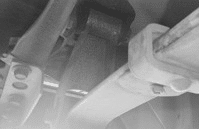Replacing factory shackles with DJM shackles on Ford Ranger