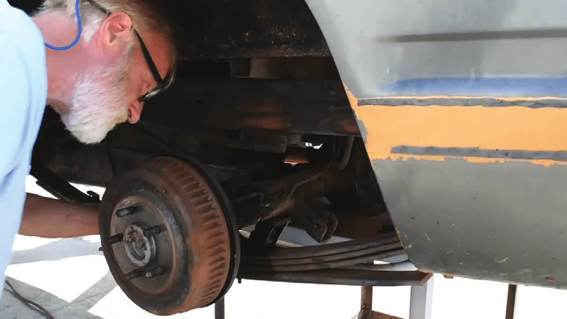 Lowering axle onto new axle supports