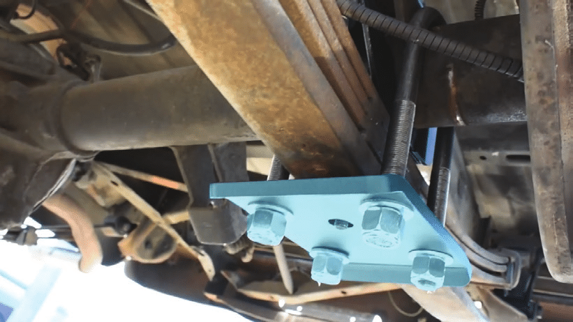 Spring plate and U-bolt installed on axle